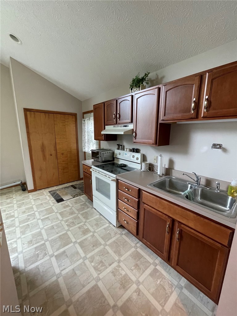 13765 Fisher Road Burton, OH 44021 - Photo 13 of 33
