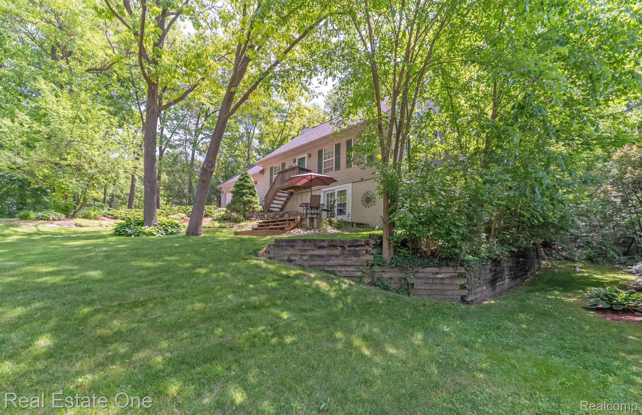 1670 Ridge Road Highland, MI 48356 - Photo 4 of 56 Gallery Image 4