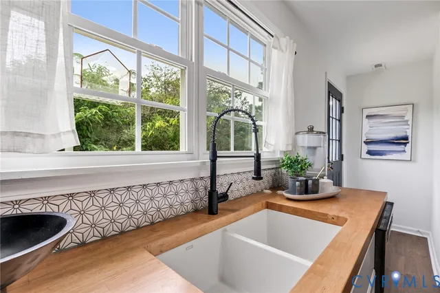 $220,000 | 16010 Old Cryors Road, McKenney, VA 23872