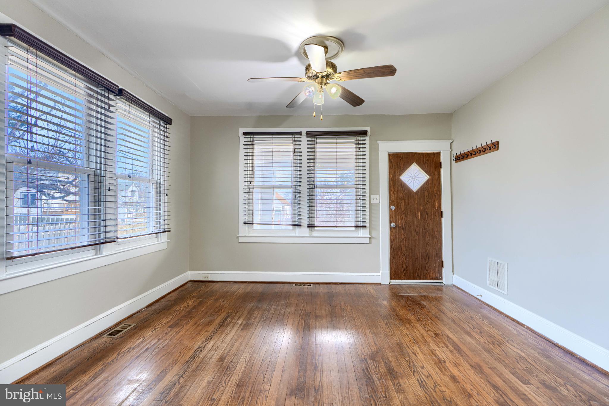 5932 Bertram Avenue Baltimore, MD 21214 - Photo 6 of 26 Living Room