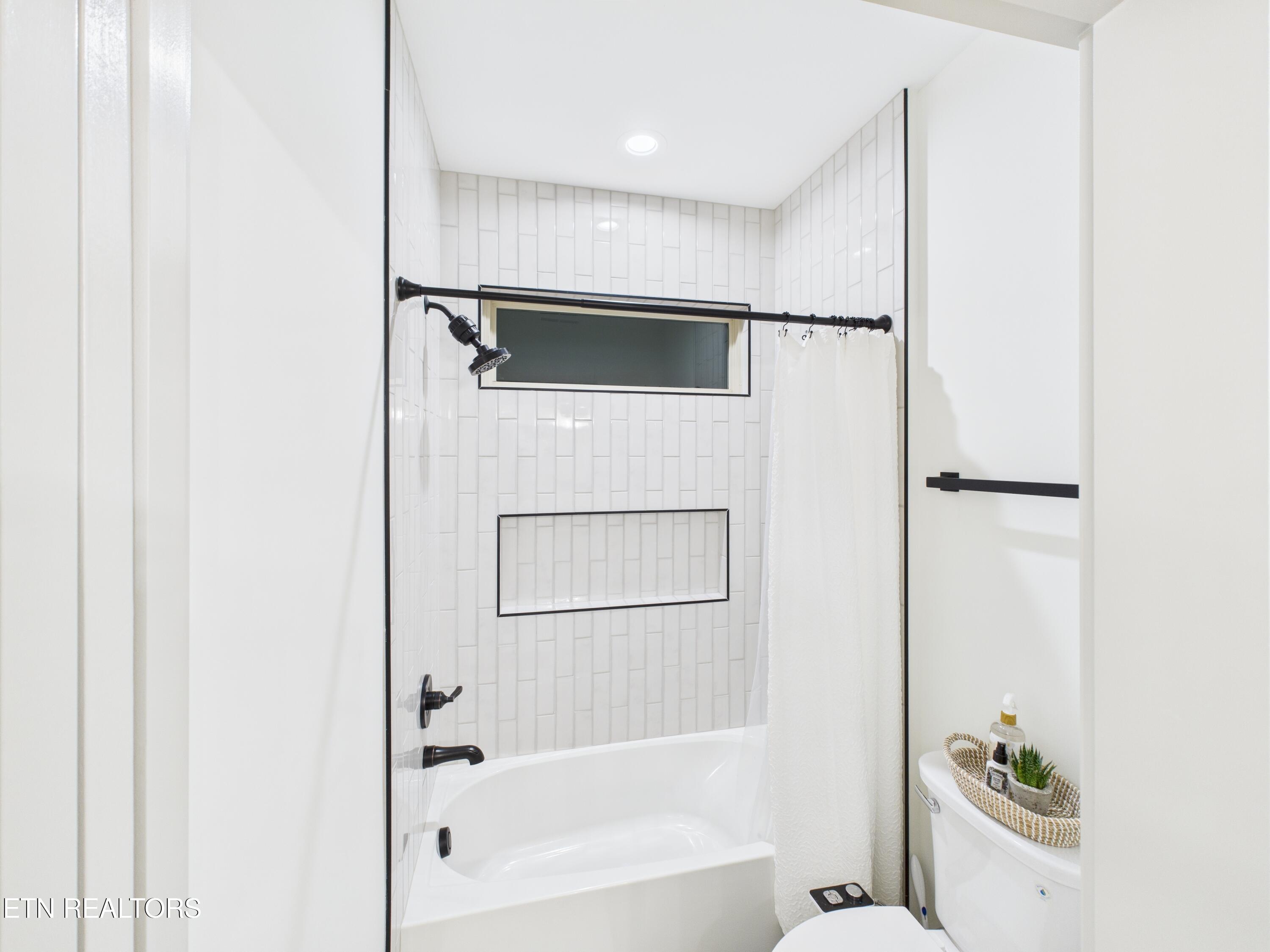 205 Chogi Lane Loudon, TN 37774 - Photo 13 of 39 11