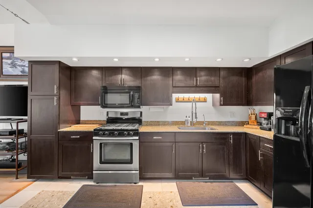 $2,950,000 | 620 Warren Woods Road, Galien, MI 49113