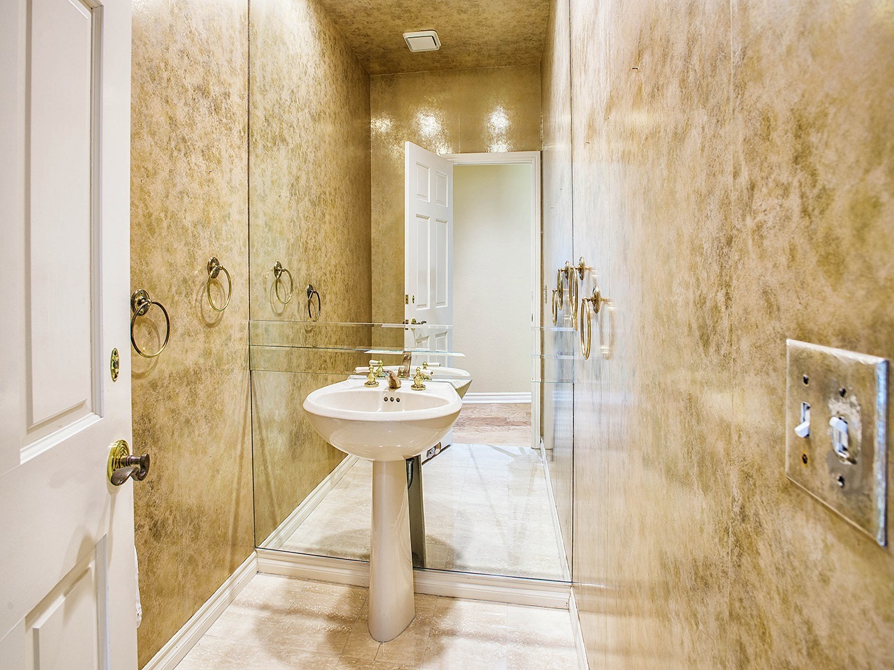 17423 Circa Del Sur, Unit 480 Rancho Santa Fe, CA 92067 - Photo 12 of 23 Powder Room