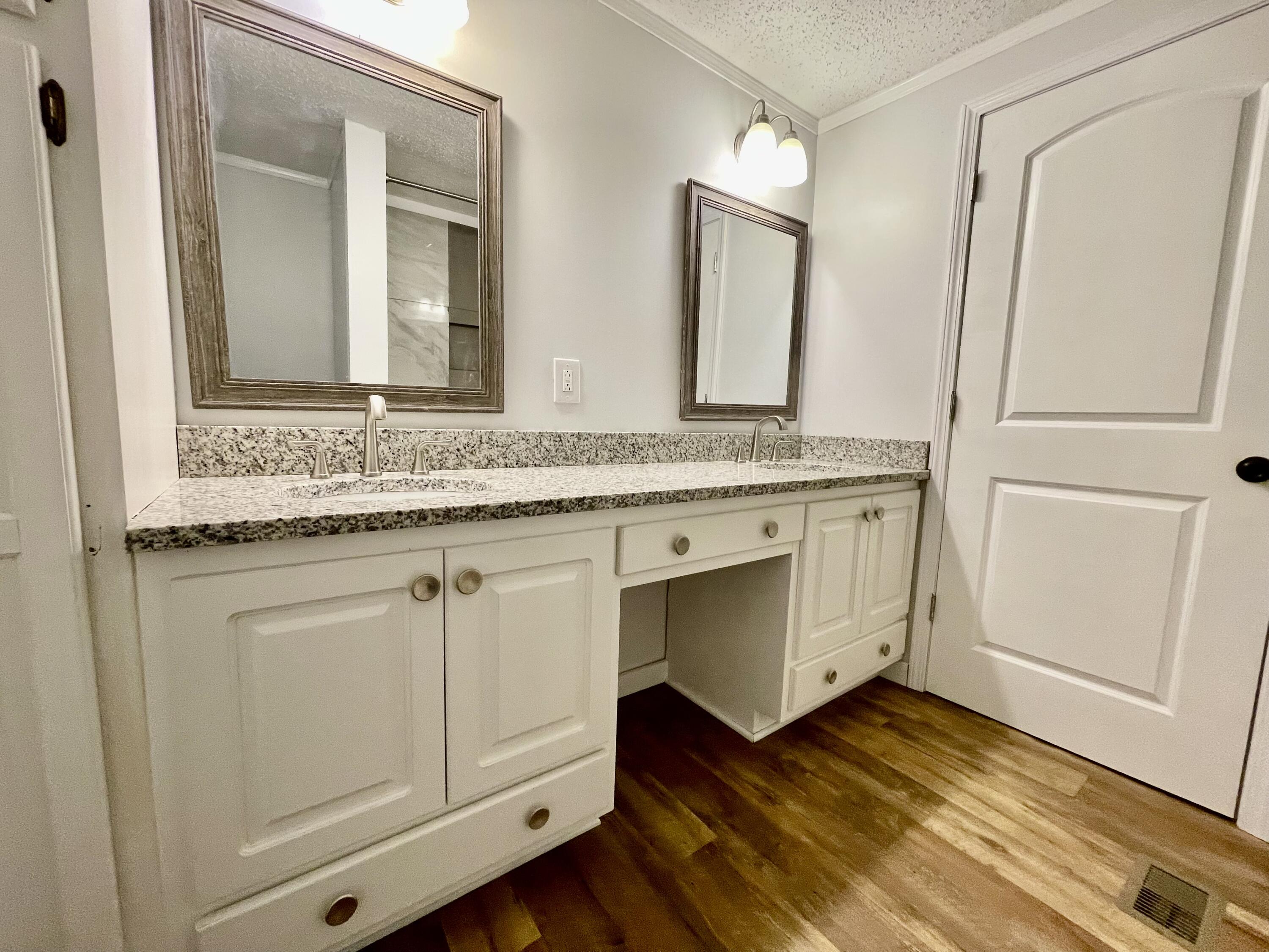 128 Isbill Road Chattanooga, TN 37419 - Photo 11 of 28 Primary bath