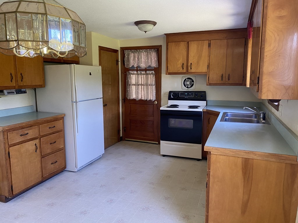 82 Whately Road Deerfield, MA 01373 - Photo 13 of 29 Gallery Image 13