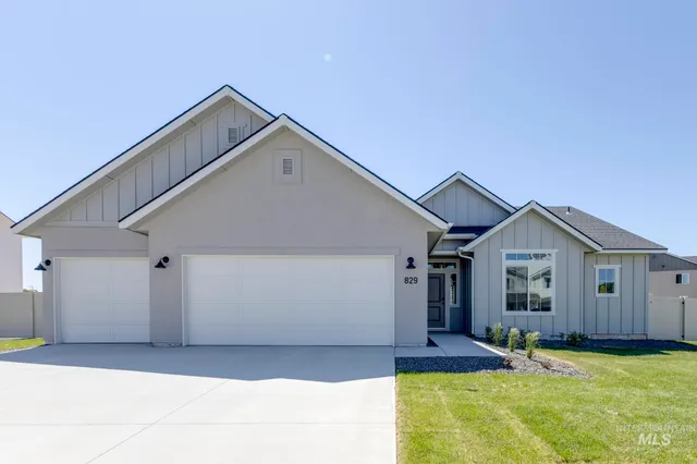 $489,990 | 829 East Perjue Basin Drive, Nampa, ID 83686