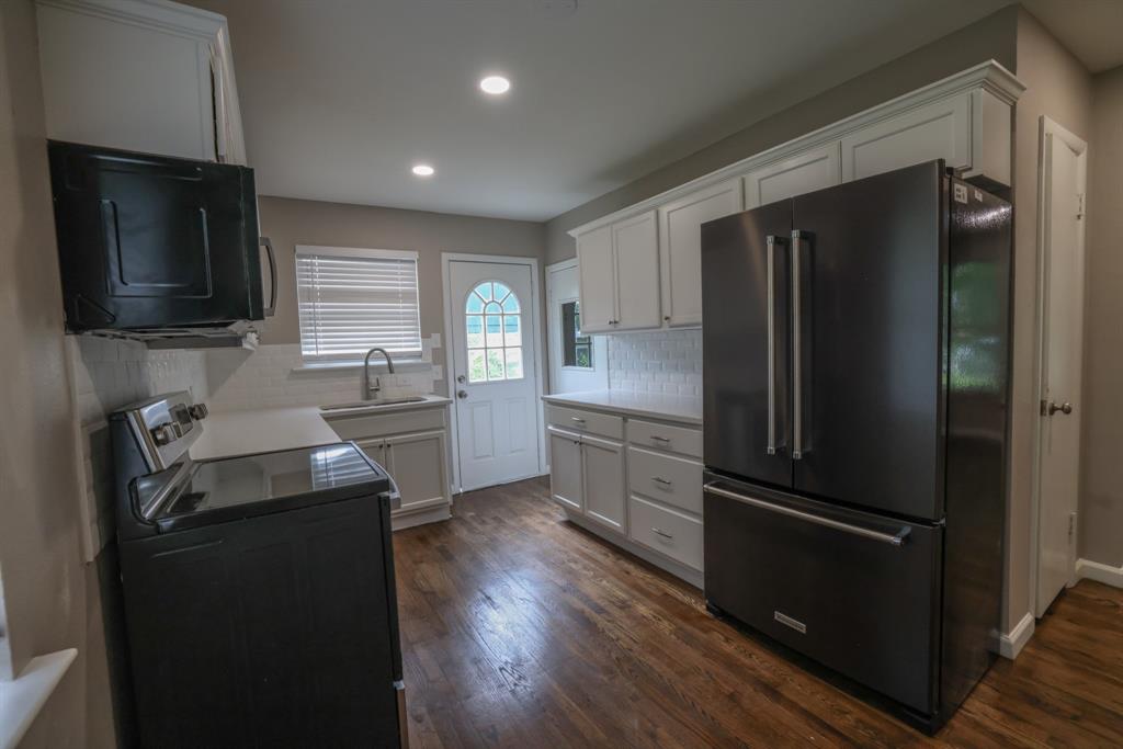 427 Daniel Street Richardson, TX 75080 - Photo 8 of 8 a kitchen with a refrigerator stove and sink