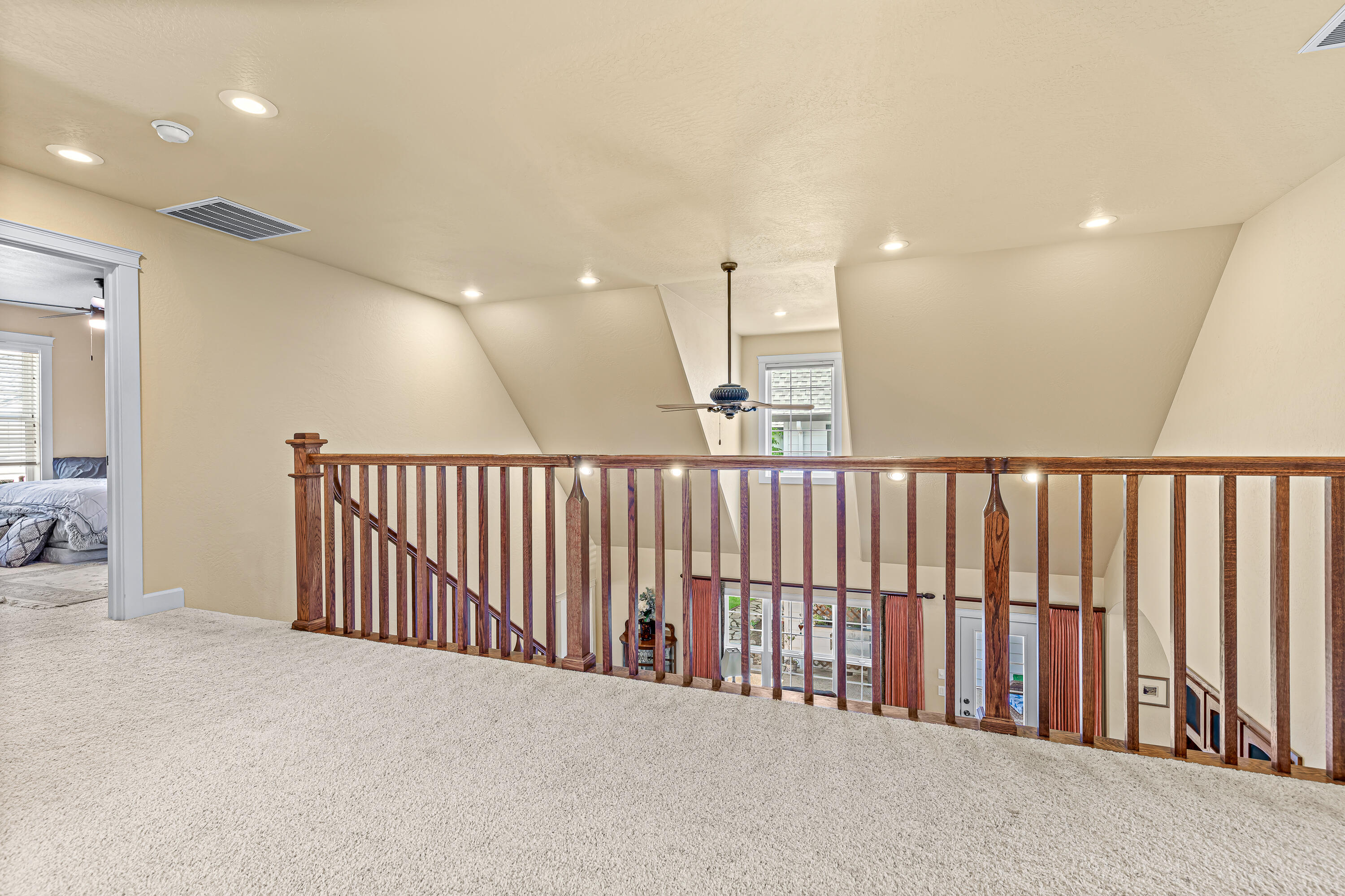 8 Falling Leaf Lane Eagle Point, OR 97524 - Photo 28 of 73 Mezzanine