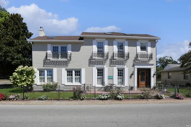 $649,900 | 422 West Water Street, Newburgh, IN 47630