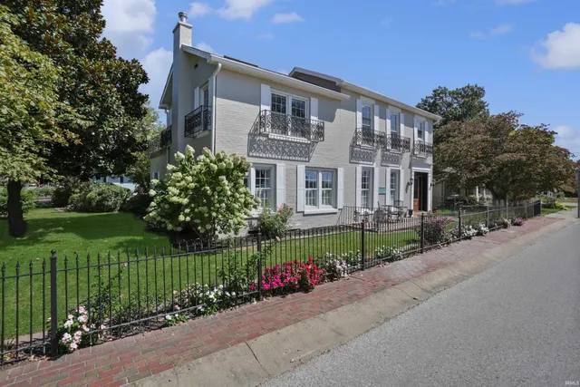 $649,900 | 422 West Water Street, Newburgh, IN 47630