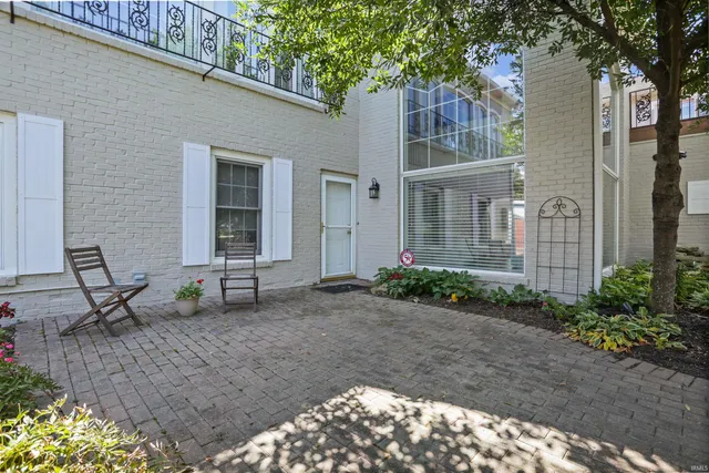 $649,900 | 422 West Water Street, Newburgh, IN 47630