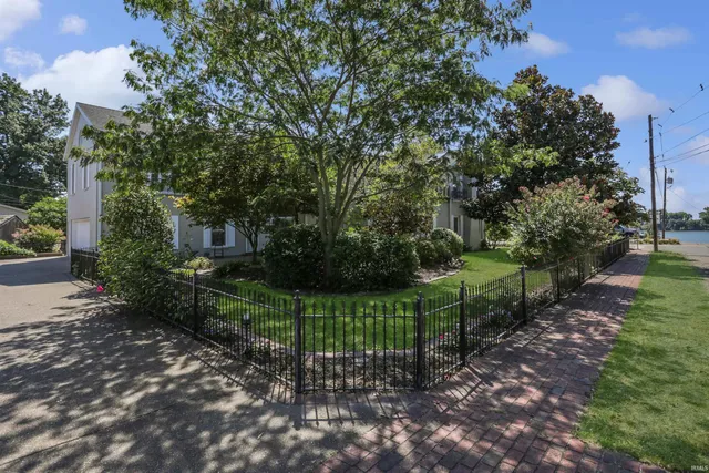 $649,900 | 422 West Water Street, Newburgh, IN 47630