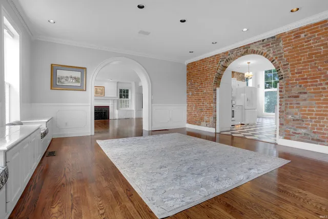 $649,900 | 422 West Water Street, Newburgh, IN 47630