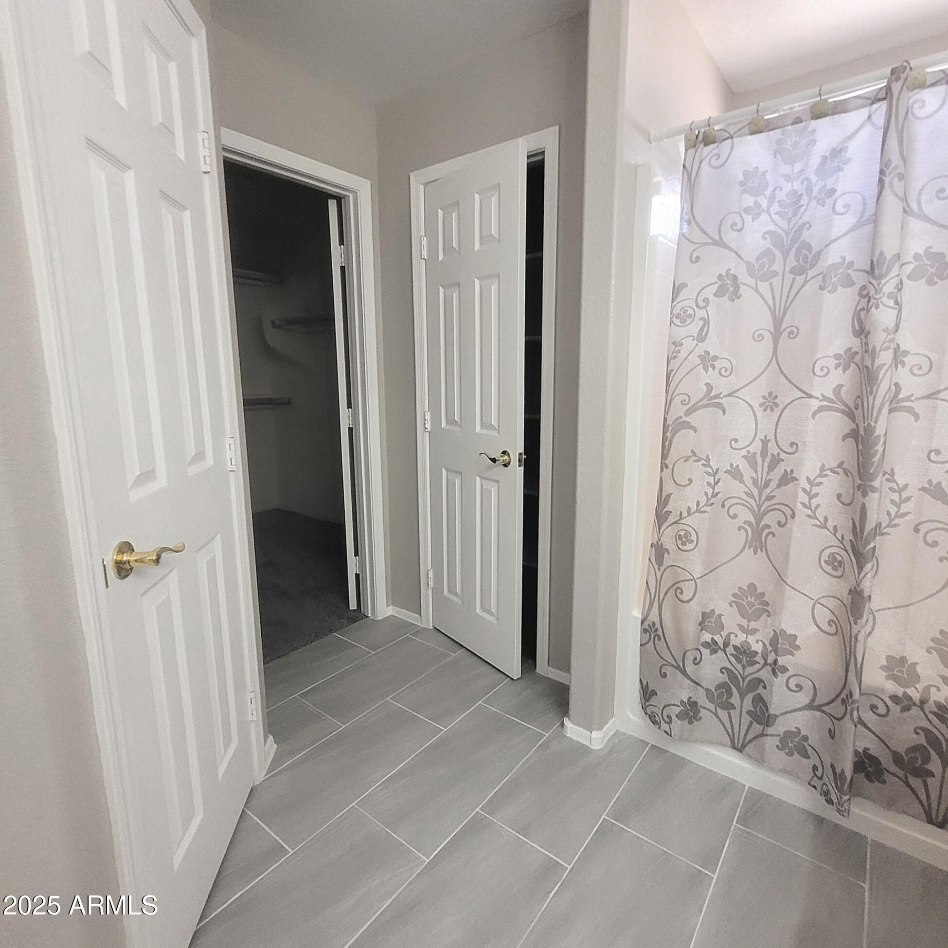2210 East Paraiso Drive Phoenix, AZ 85024 - Photo 17 of 30 a view of a bathroom with shower