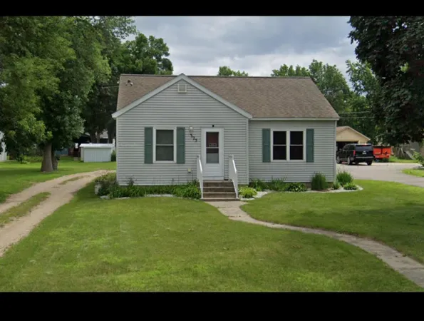 $199,000 | 325 Lake Avenue South, Paynesville, MN 56362