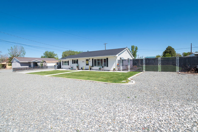 340 West 100 N Street Beaver, UT 84713 - Photo 3 of 37 White siding ranch home with a dark shingle roof