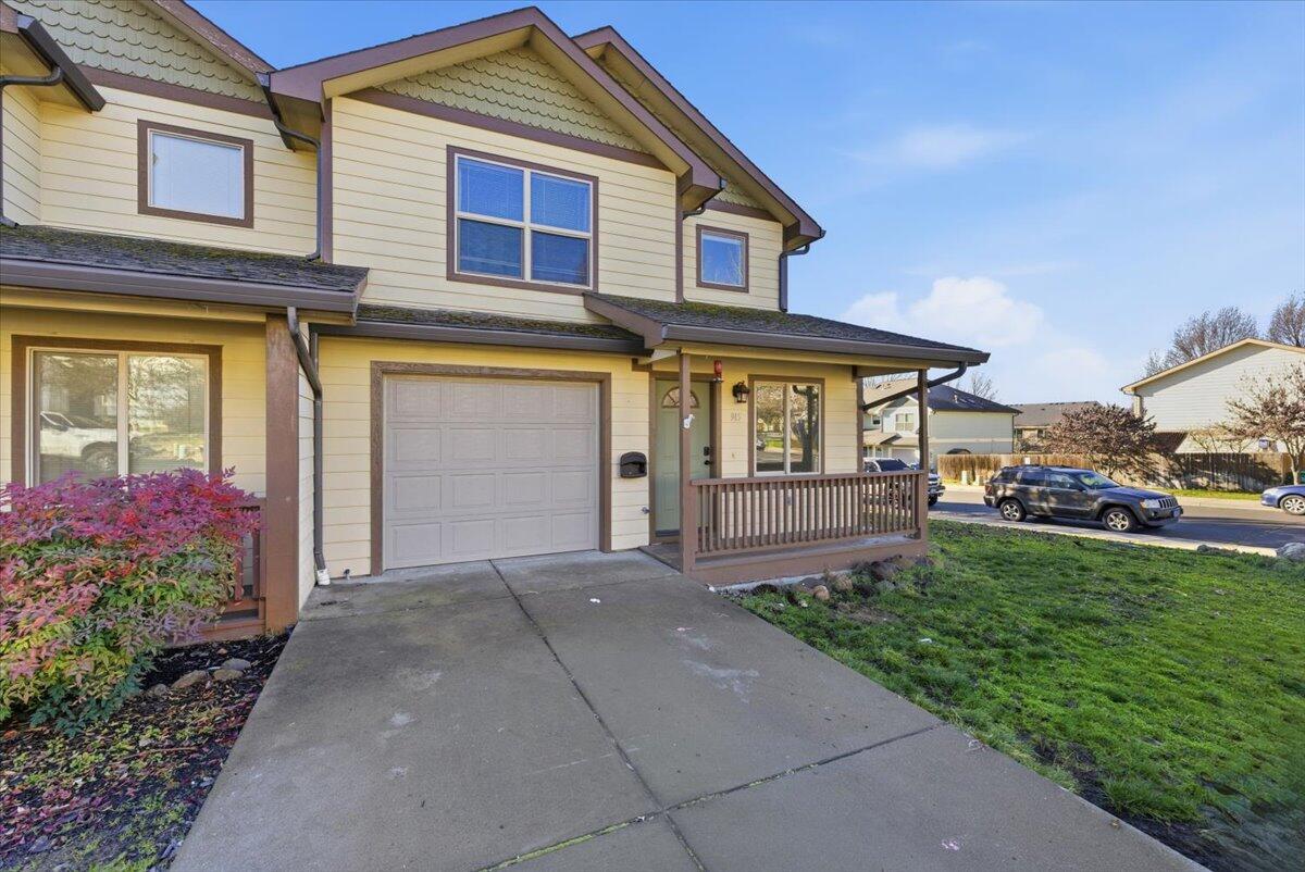 945 Win Way Eagle Point, OR 97524 - Photo 2 of 28 02-CI_7606