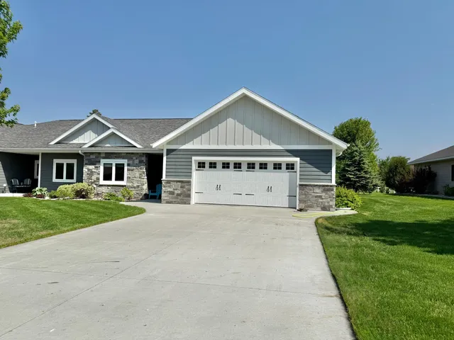 $484,000 | 910 Lake Forest Circle, Detroit Lakes, MN 56501