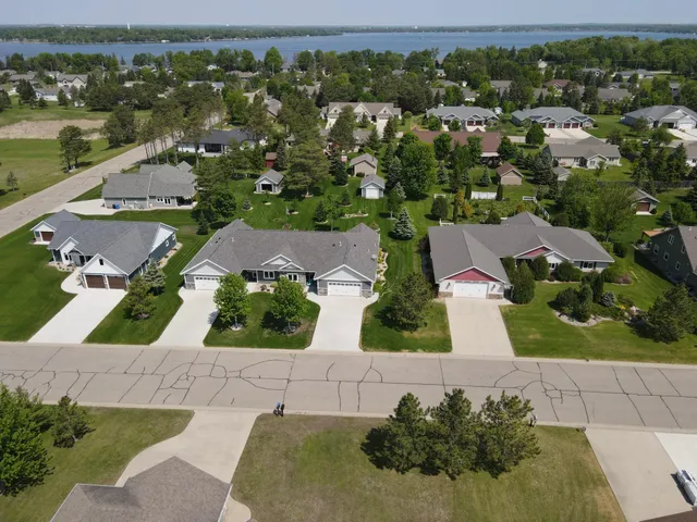 $484,000 | 910 Lake Forest Circle, Detroit Lakes, MN 56501