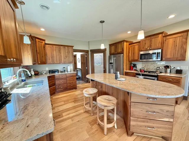 $484,000 | 910 Lake Forest Circle, Detroit Lakes, MN 56501