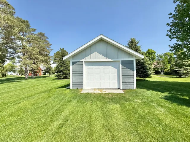 $484,000 | 910 Lake Forest Circle, Detroit Lakes, MN 56501