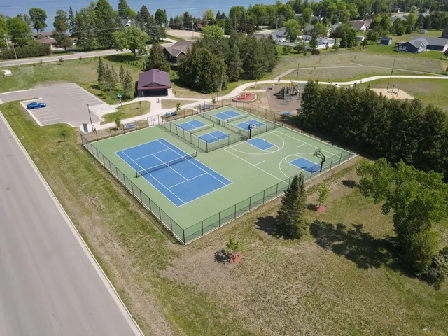 $484,000 | 910 Lake Forest Circle, Detroit Lakes, MN 56501