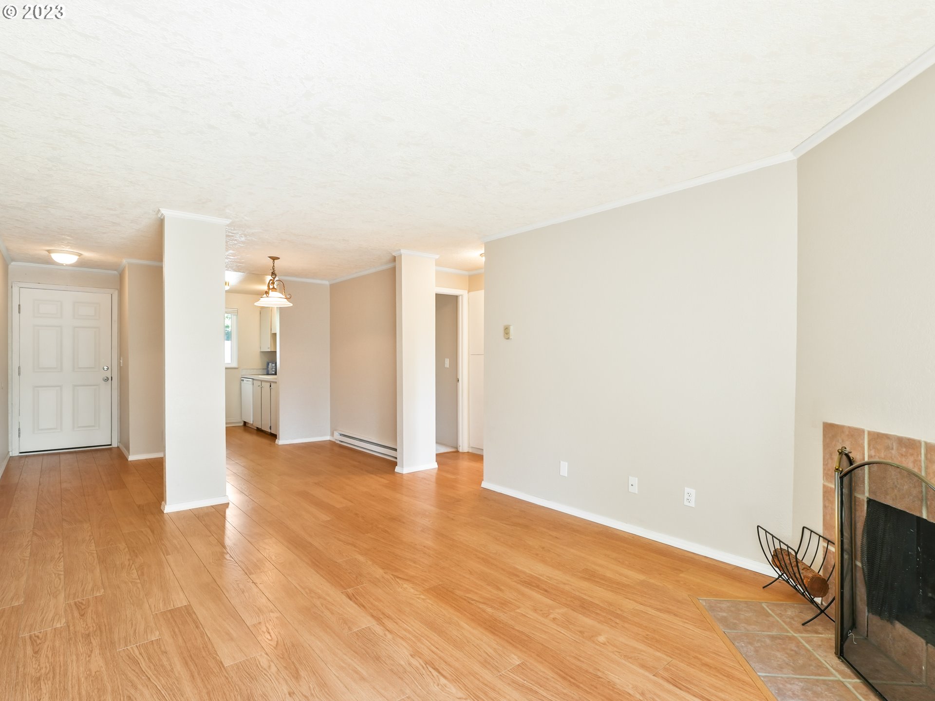 12616 Northwest Barnes Road, Unit 5 Portland, OR 97229 - Photo 4 of 25 Living Room/Dining Room