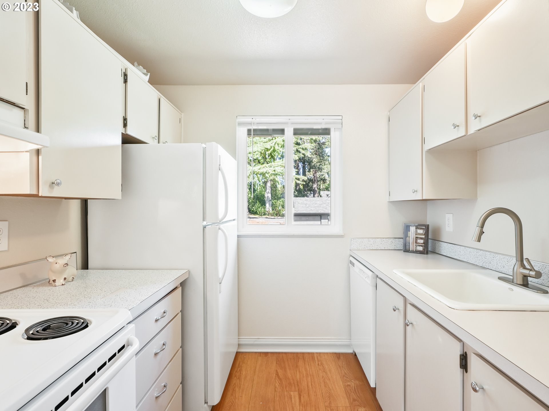 12616 Northwest Barnes Road, Unit 5 Portland, OR 97229 - Photo 7 of 25 Kitchen