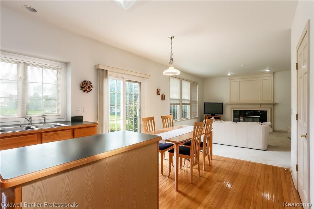 1868 Ring Neck Drive Rochester, MI 48307 - Photo 12 of 34 012-Kitchen_Opens_to_Family_Room-4602315-large.jpg