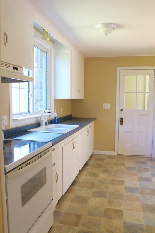 37 Fales Road Bristol, RI 02809 - Photo 3 of 18