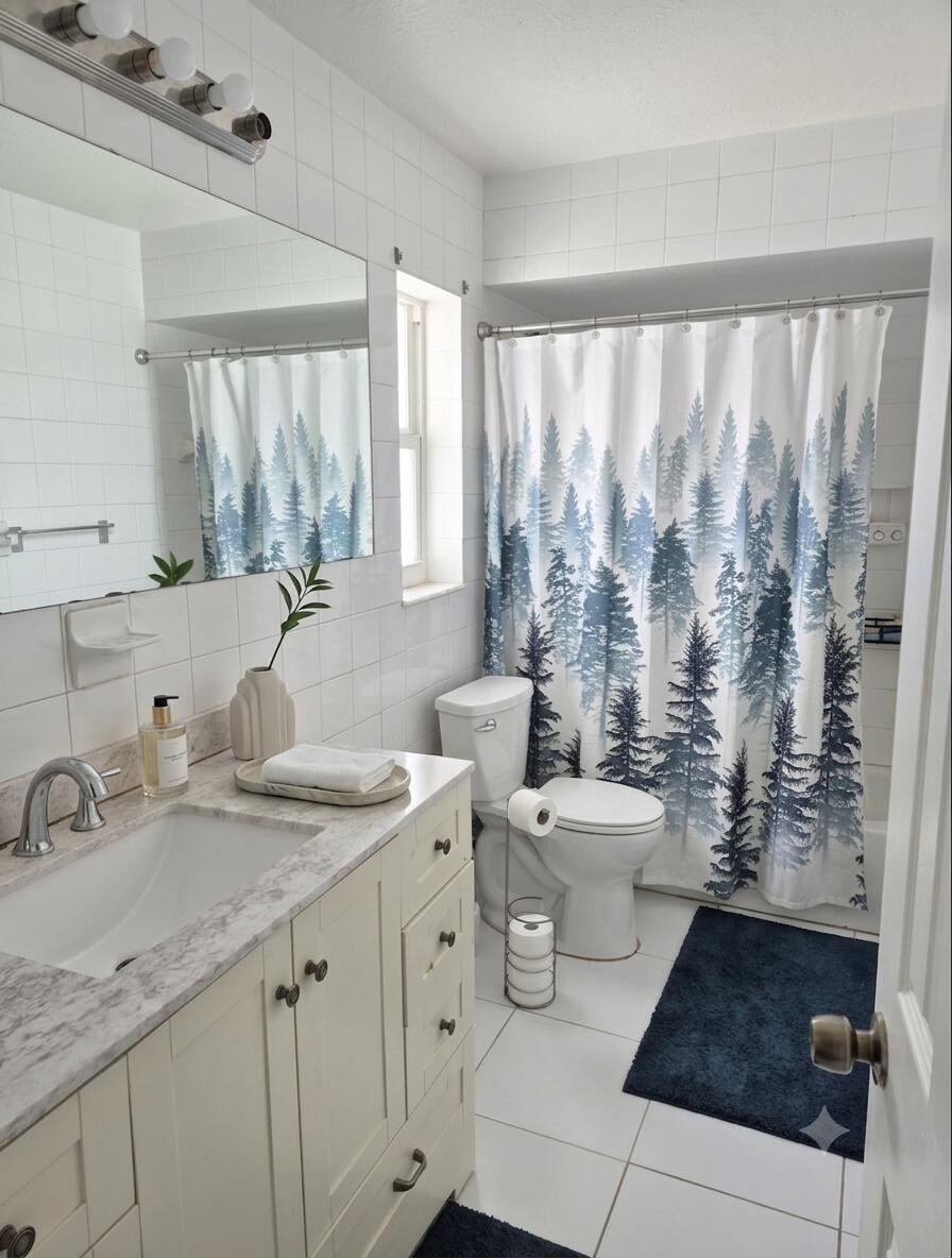 6301 Southwest 7th Street Margate, FL 33068 - Photo 13 of 17 Hall bath