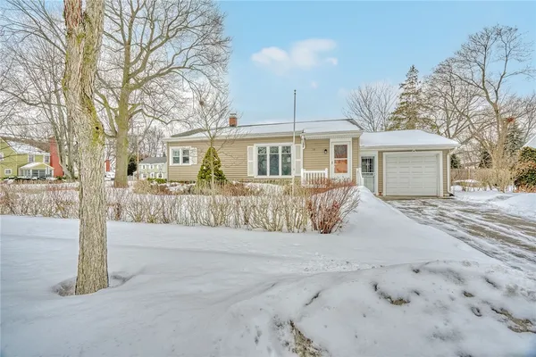 $227,500 | 118 Maiden Lane, Greece, NY 14616