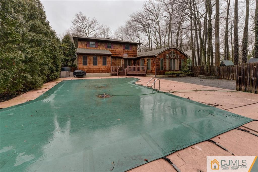 52 Hillsdale Road Edison, NJ 08820 - Photo 24 of 25 a front view of a house with garden