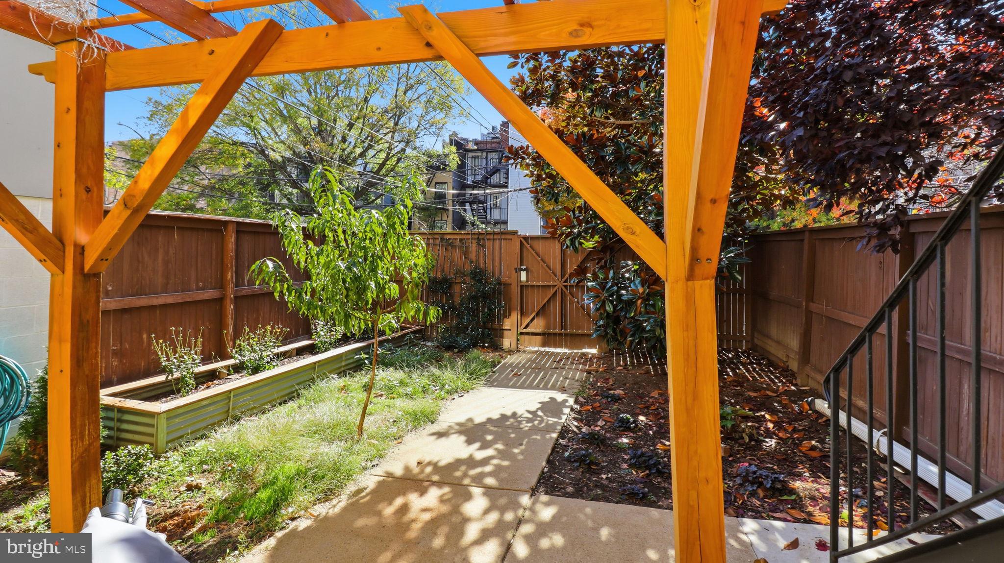 1450 Harvard Street Northwest, Unit B Washington, DC 20009 - Photo 30 of 35 a backyard of a house with table and chairs