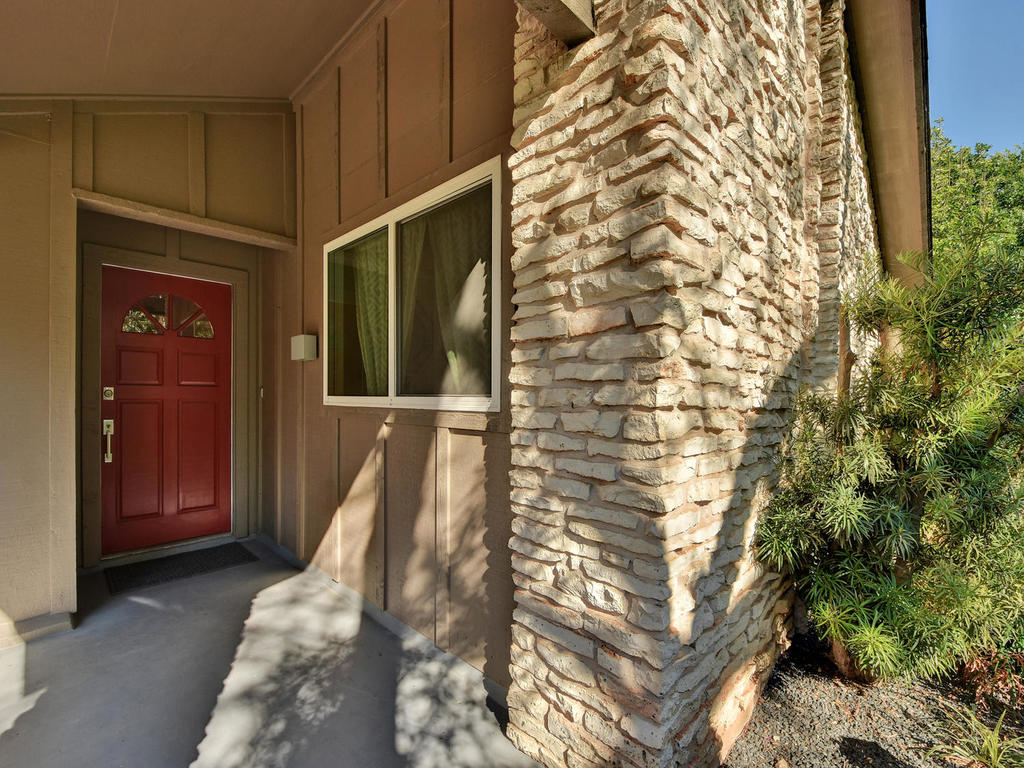 5320 Presidio Road Austin, TX 78745 - Photo 3 of 37