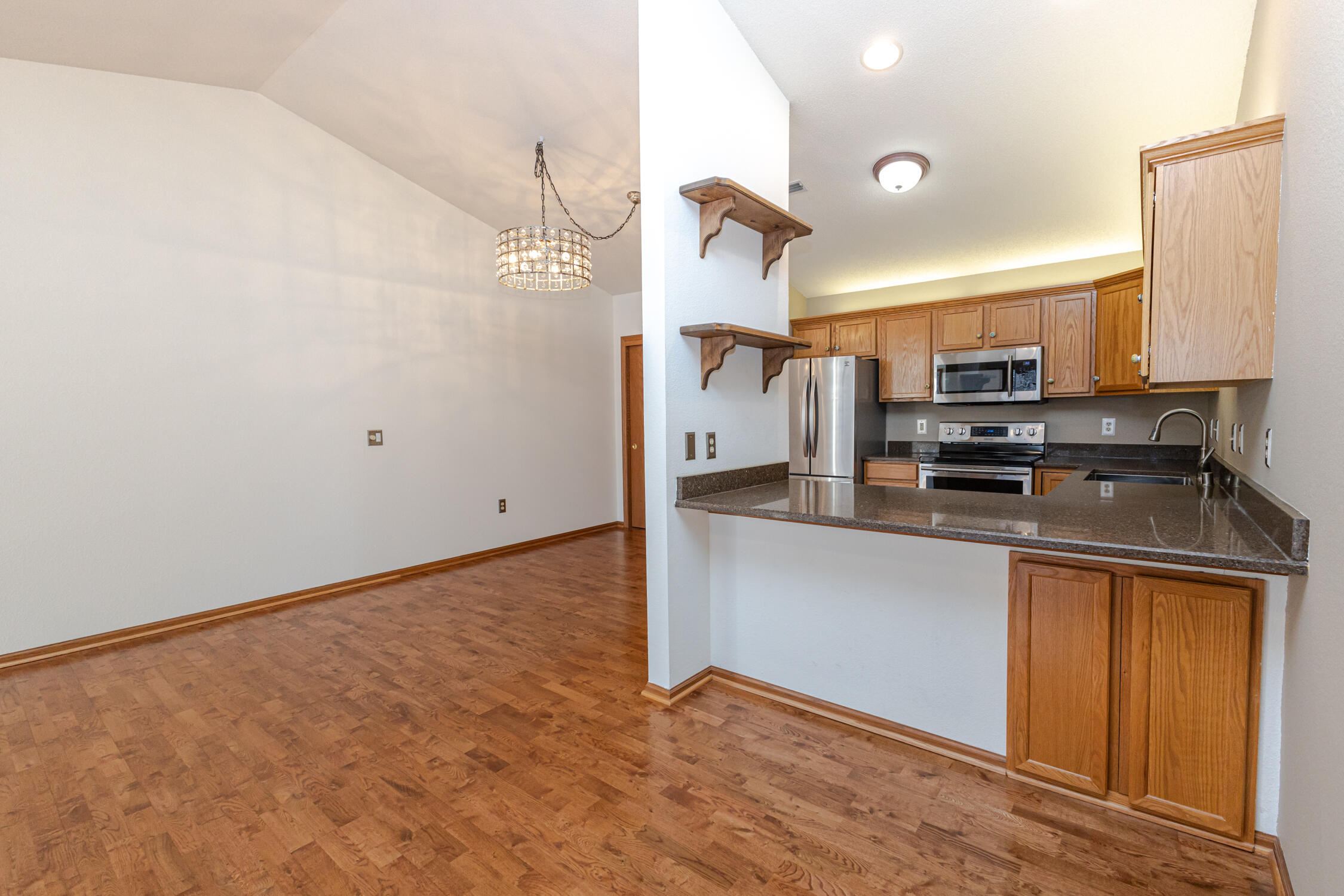 N43-w32953 Rasmus Road, Unit 3H Nashotah, WI 53058 - Photo 11 of 36 Breakfast Bar