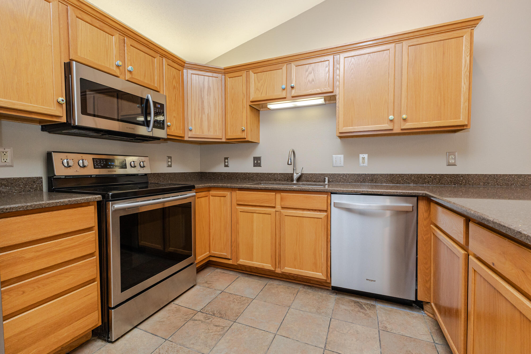 N43-w32953 Rasmus Road, Unit 3H Nashotah, WI 53058 - Photo 12 of 36 Kitchen