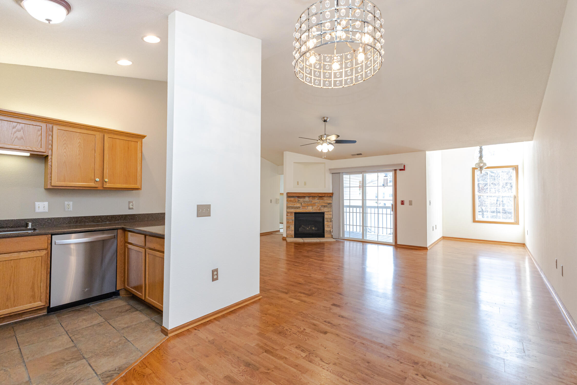 N43-w32953 Rasmus Road, Unit 3H Nashotah, WI 53058 - Photo 9 of 36 Kitchen and Dine