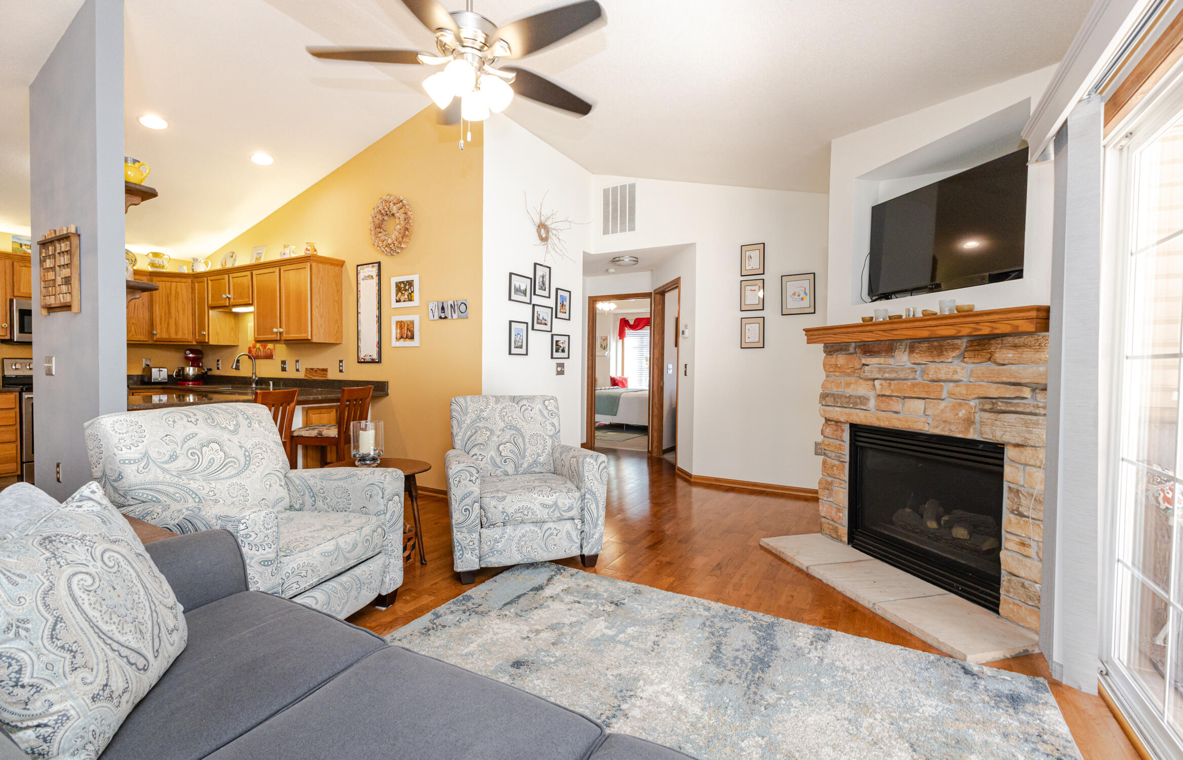 N43-w32953 Rasmus Road, Unit 3H Nashotah, WI 53058 - Photo 10 of 36 Furnished Living Room