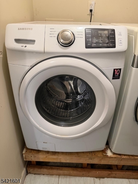 41 3rd Street Newark, NJ 07107 - Photo 17 of 31 a utility room with a washer and dryer