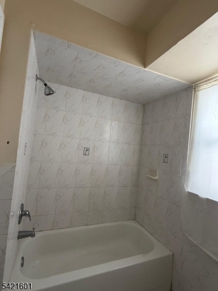 41 3rd Street Newark, NJ 07107 - Photo 30 of 31 a close view of a bathtub in bathroom