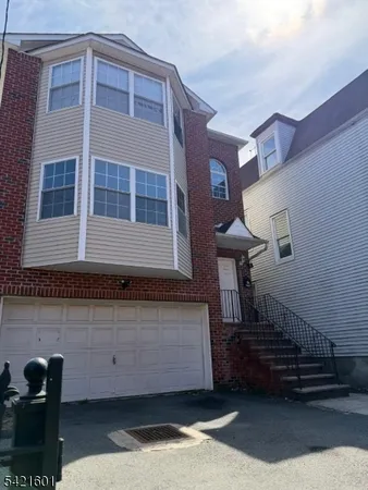 $2,700 | 41 3rd Street, Newark, NJ 07107