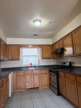 $2,700 | 41 3rd Street, Newark, NJ 07107