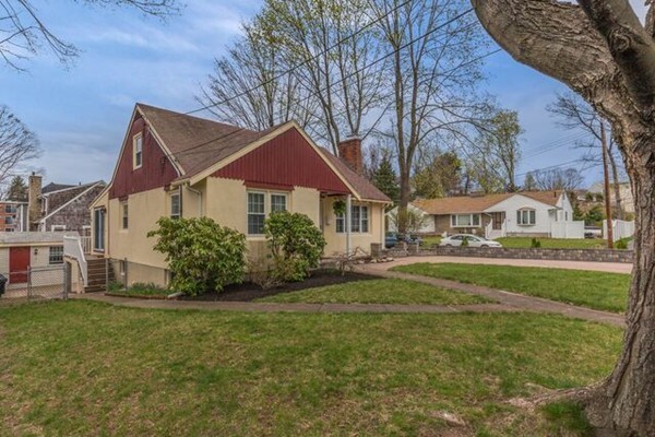 17 Fairview Road Stoneham, MA 02180 - Photo 5 of 29 Gallery Image 5