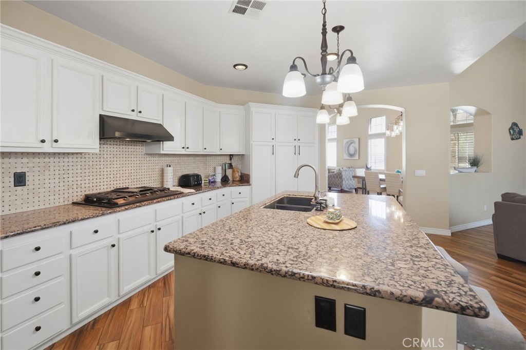 5526 Cheyenne Court Rancho Cucamonga, CA 91739 - Photo 12 of 46 Kitchen
