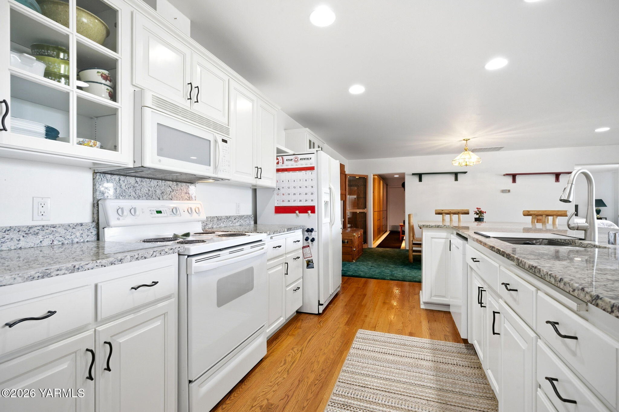 999 Elk Ridge Lane Selah, WA 98942 - Photo 11 of 43 Cooks Dream Kitchen