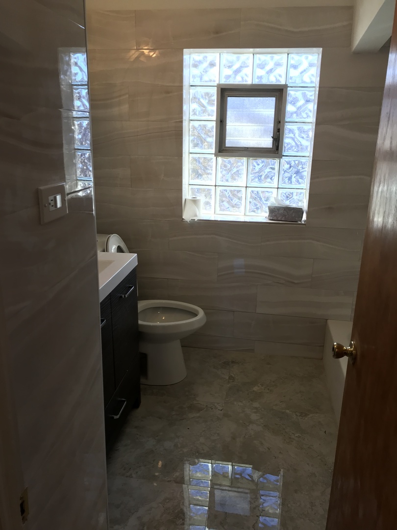 6534 North Troy Street Chicago, IL 60645 - Photo 9 of 22