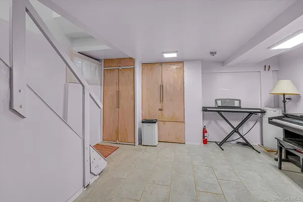 $2,190,000 | 39-12 215th Place | Bayside