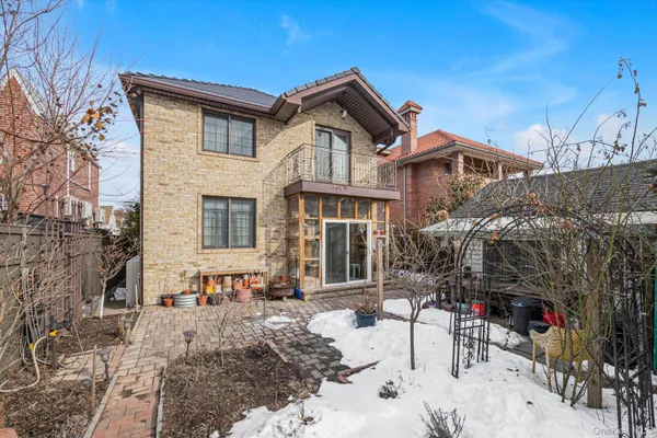 $2,190,000 | 39-12 215th Place | Bayside