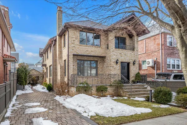 $2,190,000 | 39-12 215th Place | Bayside